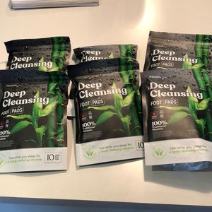 Deep cleansing foot pads